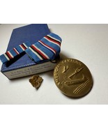 WWII, AMERICAN THEATRE CAMPAIGN MEDAL, PINBACK RIBBON, DISCHARGE BUTTON,... - $25.00