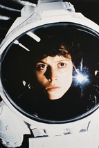 Sigourney Weaver in Alien in space suit 18x24 Poster - £19.17 GBP