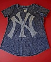 Nike New York Yankees V Neck Tee Women's Size Large - $16.82