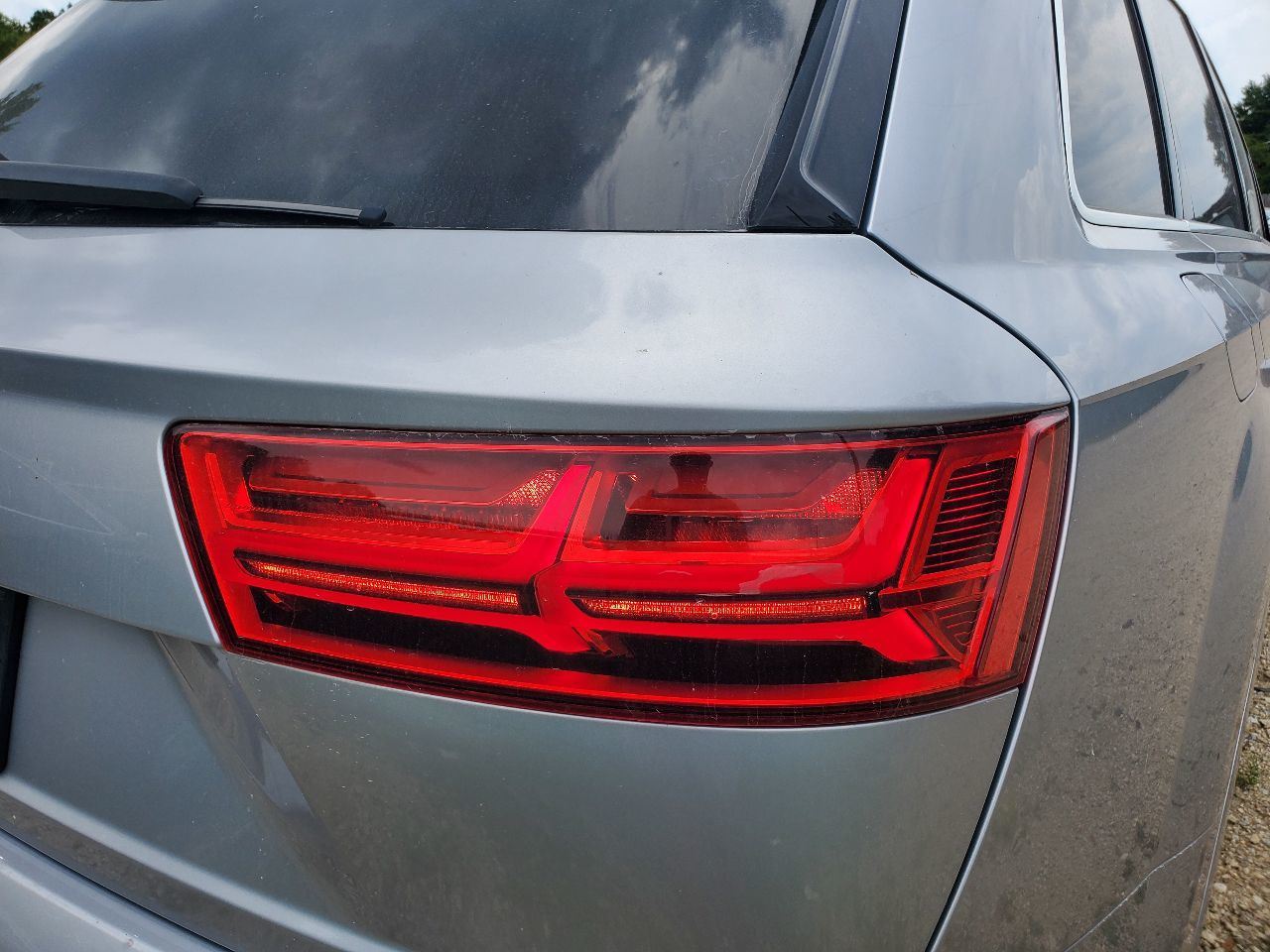 2018 2019 Audi Q7 OEM Right Rear Hatch Mounted Has Scratches  - $327.94