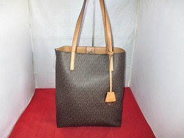 MICHAEL KORS Hayley Signature Convertible Tote $198 Brown #043 - £36.16 GBP