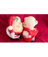 Vintage Plastic Kitschy Mr &amp; Mrs Santa Claus Kissing Bottoms Up 3&quot; Tall - €12,68 EUR