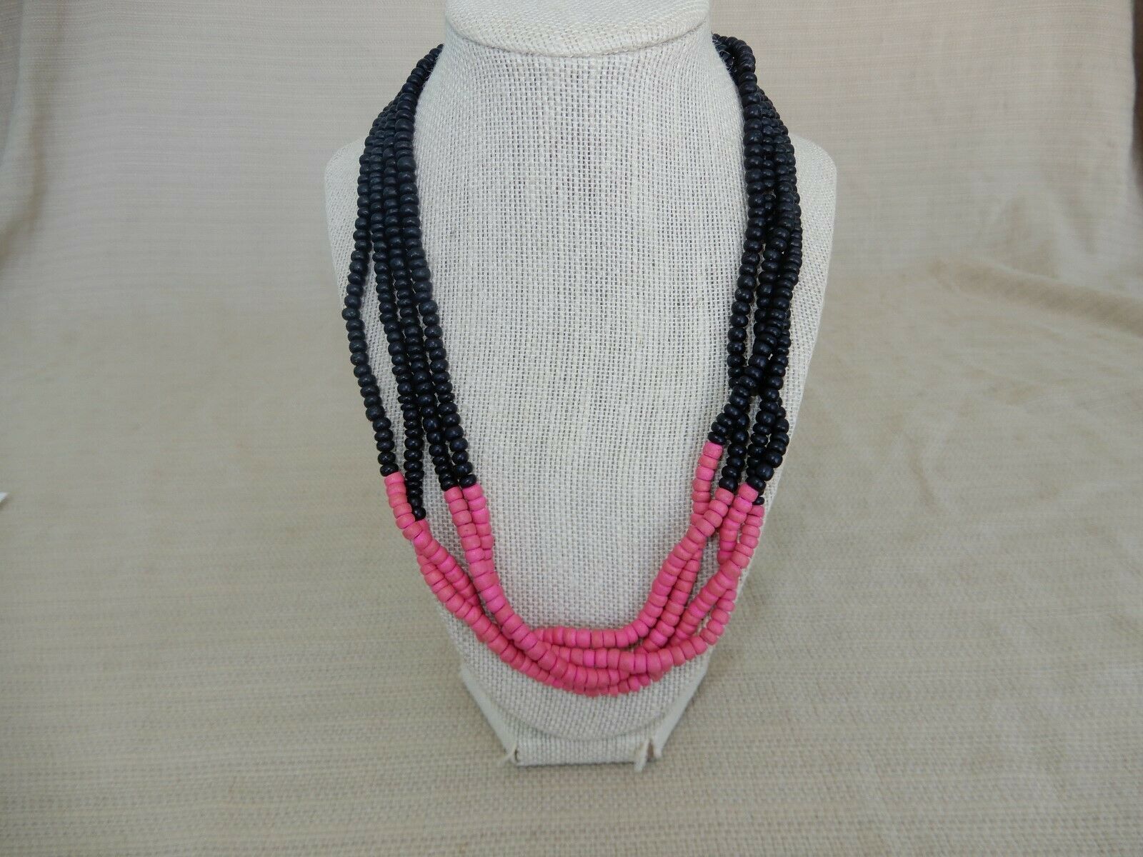 Fun & funky vintage pink & black wooden beaded necklace Item image 3