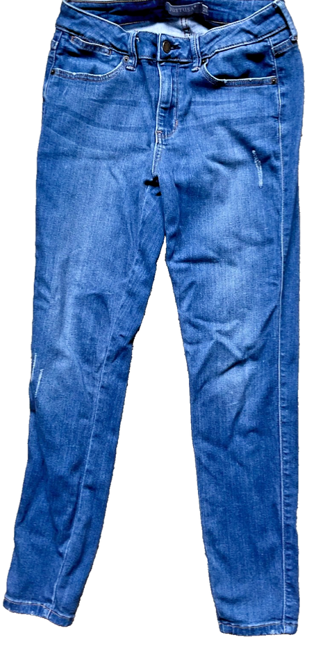 Just USA Woman?s Straight Leg Stretch Jeans Size 6 - $9.99