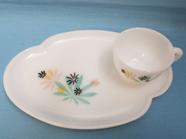 Mid Century Milk White Glass Snack Lunch Sandwich Set Plate Cup Pink Black - £24.01 GBP