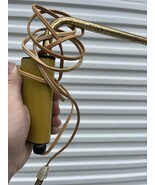 vtg mcm wall mount swing arm lamp yellow toleware? - $1,881.48 MXN
