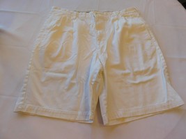 Izod Men&#39;s Shorts Short Pleated Front Size 38 White **Spot** Pre-owned GUC - £16.11 GBP