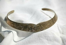 Vintage Brass Chocker Collar Necklace w Etched Floral Designs Costume Jewelry - £29.27 GBP
