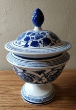 Vintage Bombay Company Blue White Porcelain Urn Ginger Jar w Lid Asian 12” Tall - £51.11 GBP