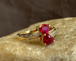 10K Yellow Gold Double Heart Ring 2.32g Fine Jewelry Sz 6.25 Band Ruby Color - £159.46 GBP
