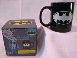 GLOW IN THE DARK BATMAN DC COMICS 10 oz MUG CUP Justice League NEW - $16.34