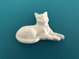 A1 - Laying Cat Magnet Ceramic Bisque Ready-to-Paint, You Paint* - €1,31 EUR
