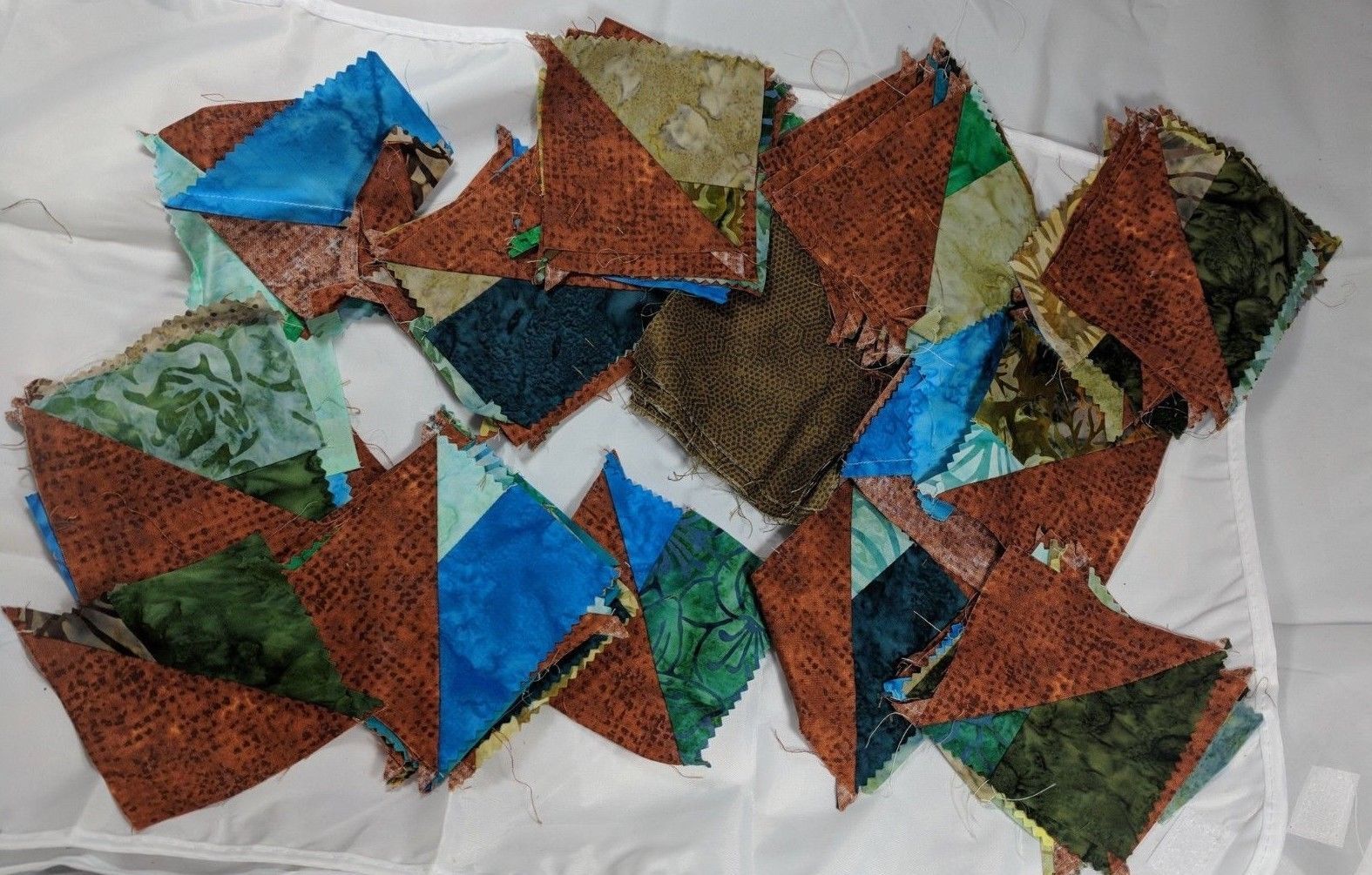 Bag of Fabric Remnants Scraps Many Pieces 1lbs Scrap Cloth Sewing Dark Colors - £27.10 GBP