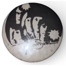 Vintage 2" Pinback Button The Beatles Swan Records Silhouettes RARE - $29.70