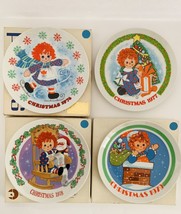 ￼ Raggedy Ann &amp; Andy Christmas Pates 4 Vintage Porcelain Holiday Plates - £30.93 GBP