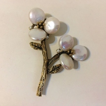 Vintage Floral Pin Brooch Pearlized Beads Petals Antique Gold Metal Twig Leaves - £31.96 GBP