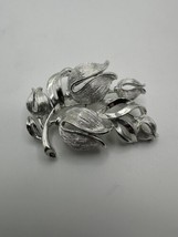 Vintage Lisner Silver Flower Brooch 5.2cm - £25.32 GBP