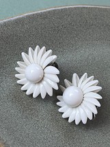Vintage Large White Milk Class Spikey Swirl Abstract Flower Bead Earrings – 1 an - £10.46 GBP