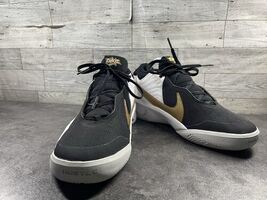 Nike Team Hustle D 10 Sneakers Youth Kids Boys 5Y Shoes Black White Gold... - €21,09 EUR