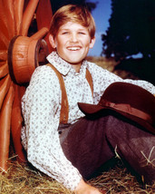 An item in the Entertainment Memorabilia category: KURT RUSSELL COLOR 8X10 PHOTOGRAPH CHILD STAR DISNEY