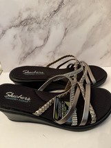 sketcher cali with memory foam sandals - $376.33 MXN