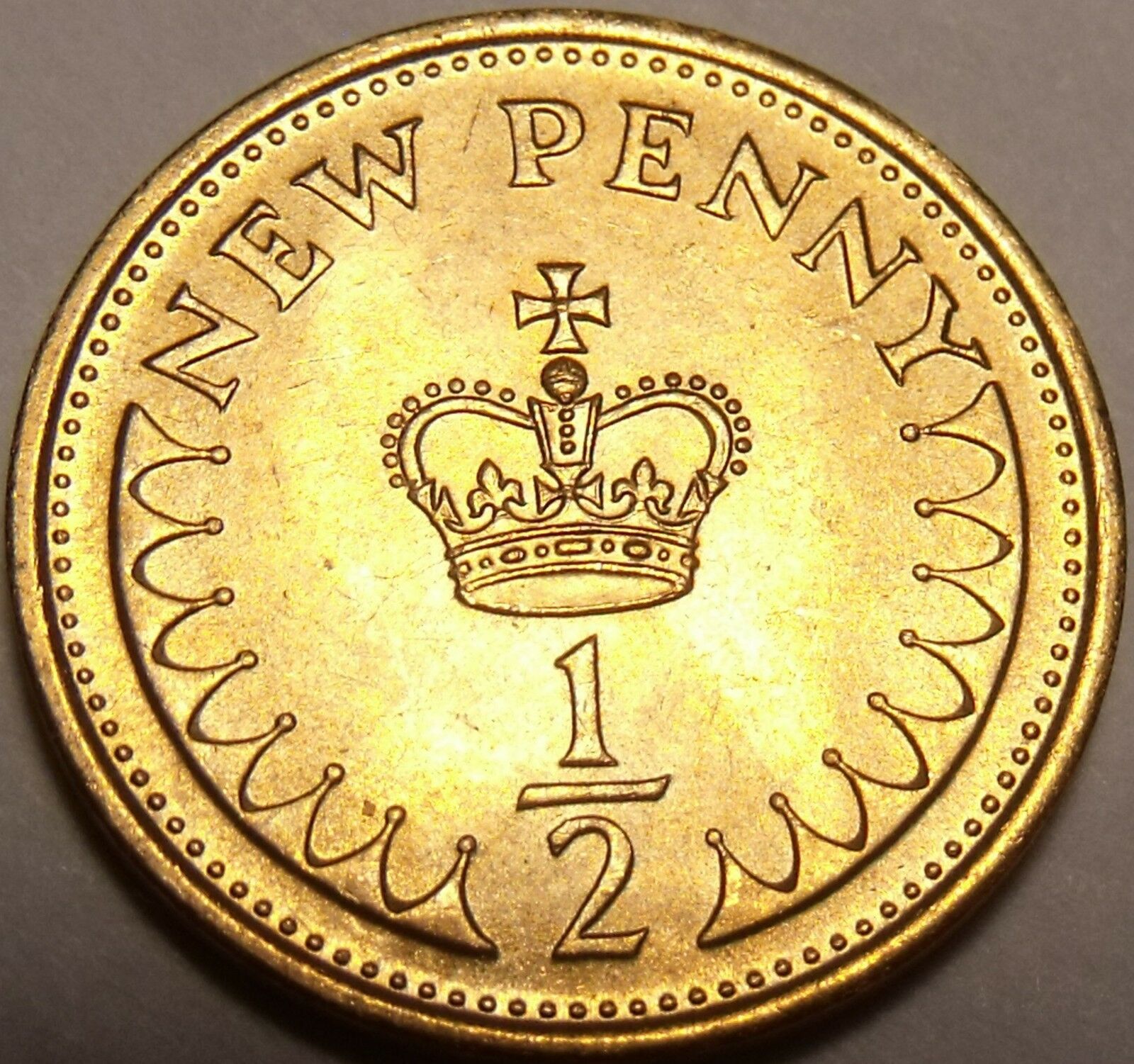 Gem Unc Great Britain 1981 Half New Penny~A Royal Crown~Last Year~Free Shipping - $2.83