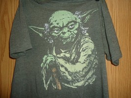 Star Wars Men&#39;s T Shirt Size Large Yoda Master Walking Stick Portrait Graphic Te - £9.40 GBP