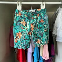 The Children's Place Boys Iguana Palm Print Chino Shorts Size 5 EUC - $14.84