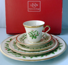 Lenox Holiday Gold 5 PC. Place Setting Holly &amp; Berry Motif Dinnerware USA NEW - £81.09 GBP