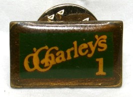 Vintage 1990s O&#39;CHARLEY&#39;S Restaurant &amp; Bar Employee 1 YEAR SERVICE Flair... - $240.75 MXN