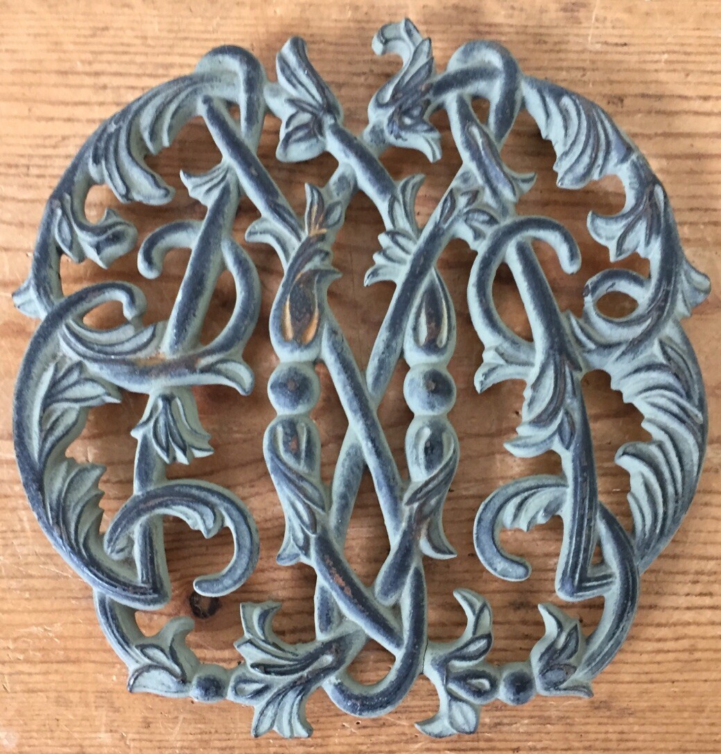 Vintage Antique Primitive Cast Iron Colonial Williamsburg Cypher Logo Tr... - $65.33