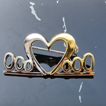 925 STERLING SILVER VERMEIL  TWO-TONE HEART AND HUGS BROOCH PIN - $36.47