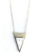 Collar Triangular De Zirconia Cubica Baño De Oro De 18KT, 16&quot; + 3&quot; Extensor - $164.79 MXN