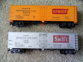 Lot of 2 Vintage 1970s HO Scale Mantua Reefer Cars Swift and Armour Refrigerator - £17.08 GBP