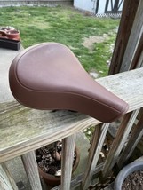 Vintage 1982 TROXEL MFG CO brown Bike Bicycle Seat MOSCOW Tennessee - £20.22 GBP