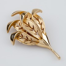 Trifari Gold-Plated Leaf Brooch! Nice Condition - £80.61 GBP