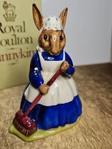 Royal Doulton Mrs Bunnykins Clean Sweep Figurine DB6 Vintage 1972 EUC wi... - $24.70