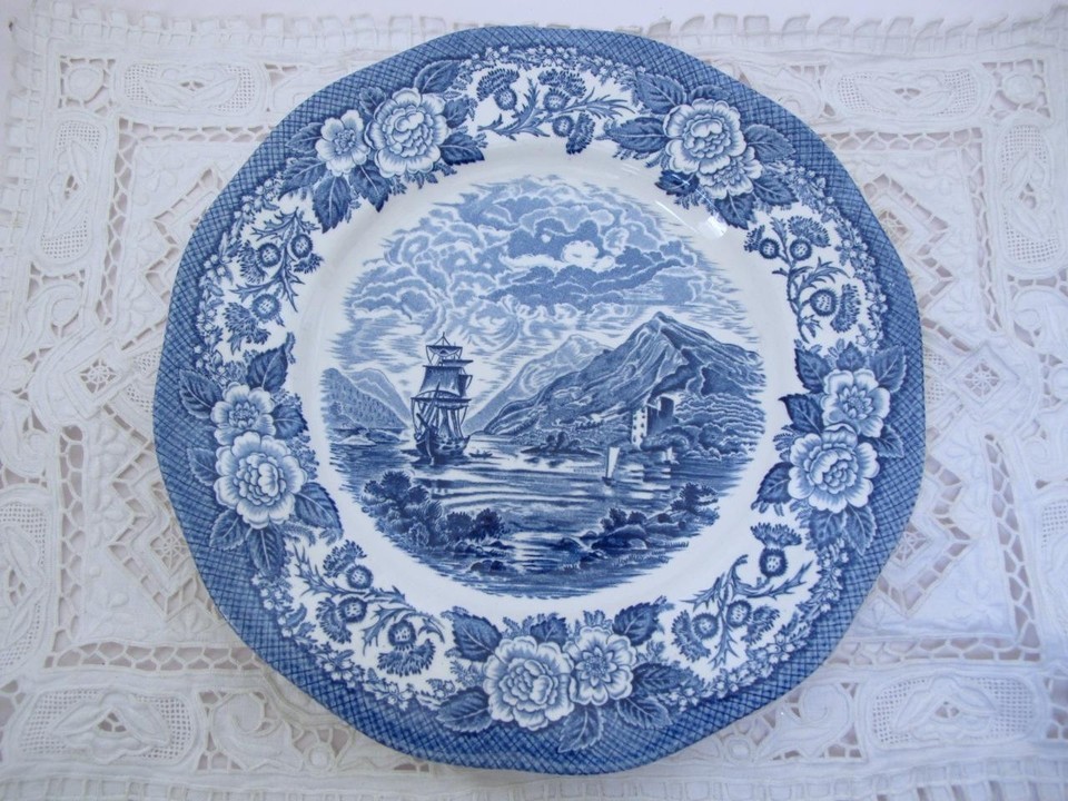 Vintage Lochs of Scotland Loch Oich Royal Warwick Dinner Plate Blue Wht ... - $15.99