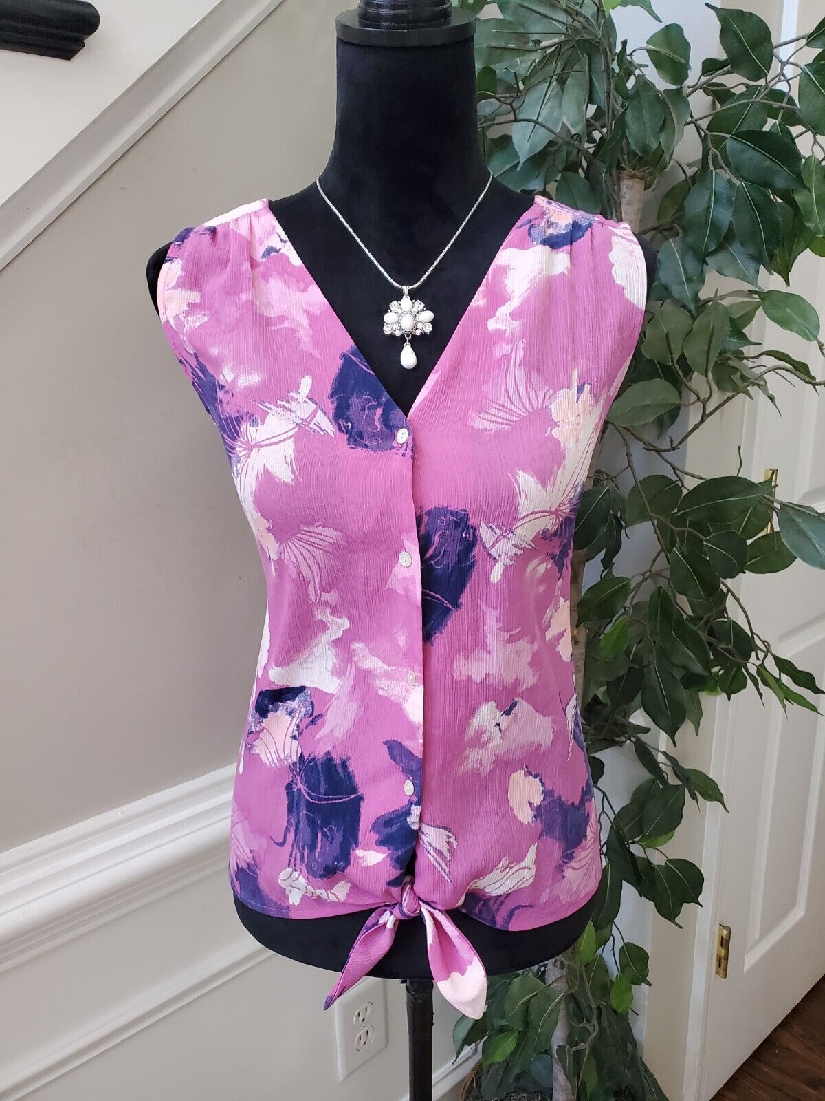 Primary image for Nine West Women's Pink Floral Sleeveless V Neck Button Front Top Blouse Size M