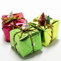 3 x 3/4 in. Christmas Gift Foil Wrap #1sh Present Dollhouse Miniatures by Beth - £3.32 GBP