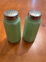  Vintage  Jadeite salt and pepper shaker set - £20.09 GBP