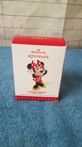 2015 Hallmark Keepsake Disney Picture Perfect Minnie Mouse Ornament - £11.39 GBP