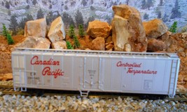 HO Scale: Walthers/Athearn Canadian Pacific Refrig. Box Car Model Railroad Train - £23.97 GBP
