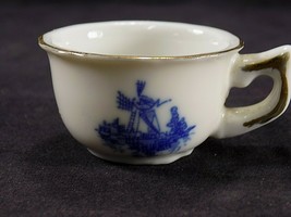 Tiny Vintage BLUE DELFT HOLLAND Gold Rimmed TEA CUP w/ Blue Windmill - €5,45 EUR