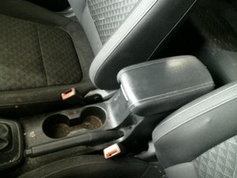 Console Front Floor With Armrest CVT Fits 18-20 RIO 104820867 - $3,231.61 MXN