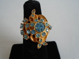 Elegant Vintage Blue Rhinestone Costume Ring in Gold Tone SHIP FAST w TR... - $8.99