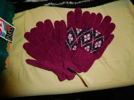 NWT 2 PAIRS OF GLOVES LADIES ONE SIZE CHENILLE DARK PINK SOLID AND PLAID - $6.99