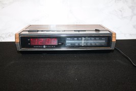 VTG General Electric Wood Veneer AM/FM Alarm Clock Radio Model 7-4630A WORKS - £28.04 GBP