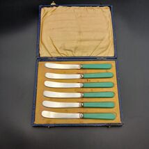 Antique EPNS Butter Knives Set Of 6 Original Box Green Discontinued - €43,28 EUR Antique EPNS Butter Knives Set Of 6 Original Box Green Discontinued - €43,28 EUR