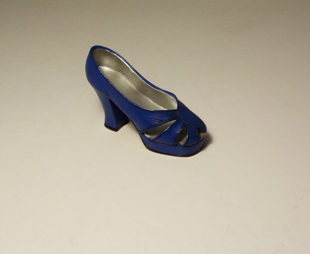 Just The Right Shoe Miniature Shoe New Heights1999 Style 25019 Raine Willits  - $6.99